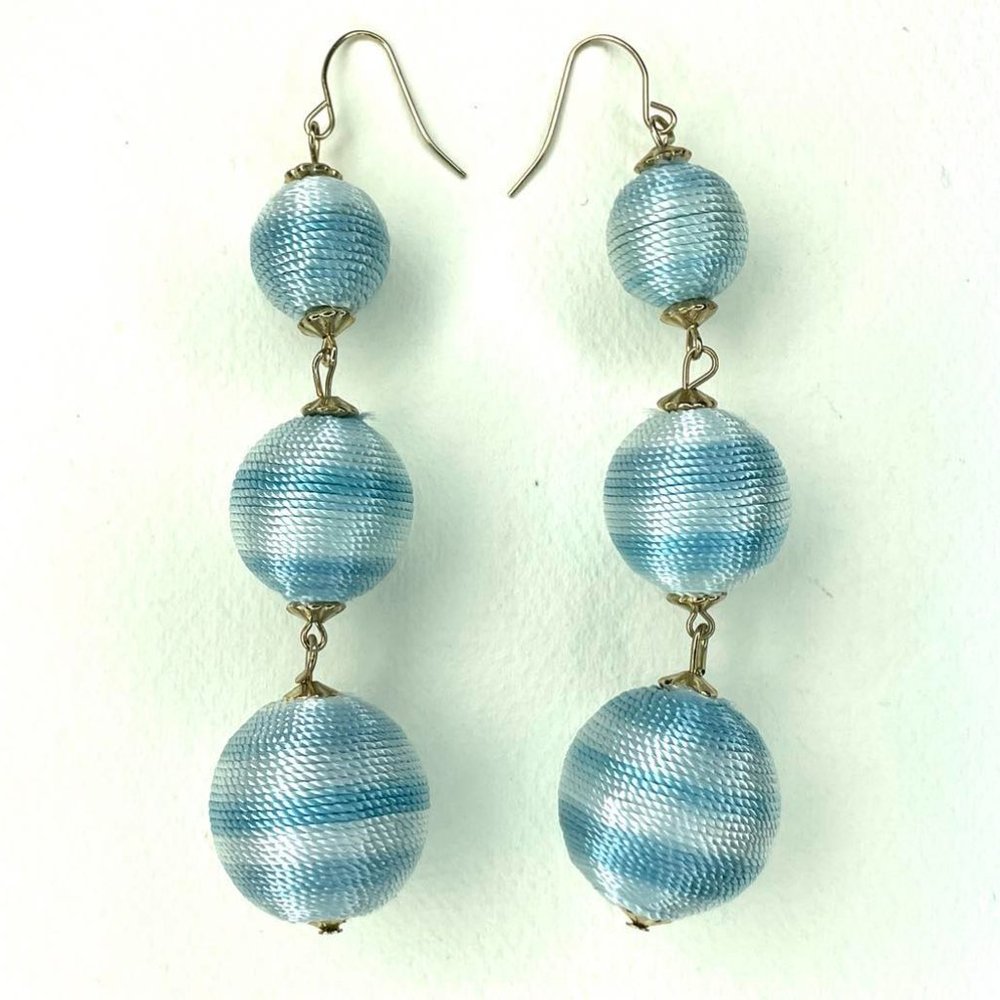 NWT Beachy Shades of Blue Graduated Silk String Ball Earrings - Lightweight!